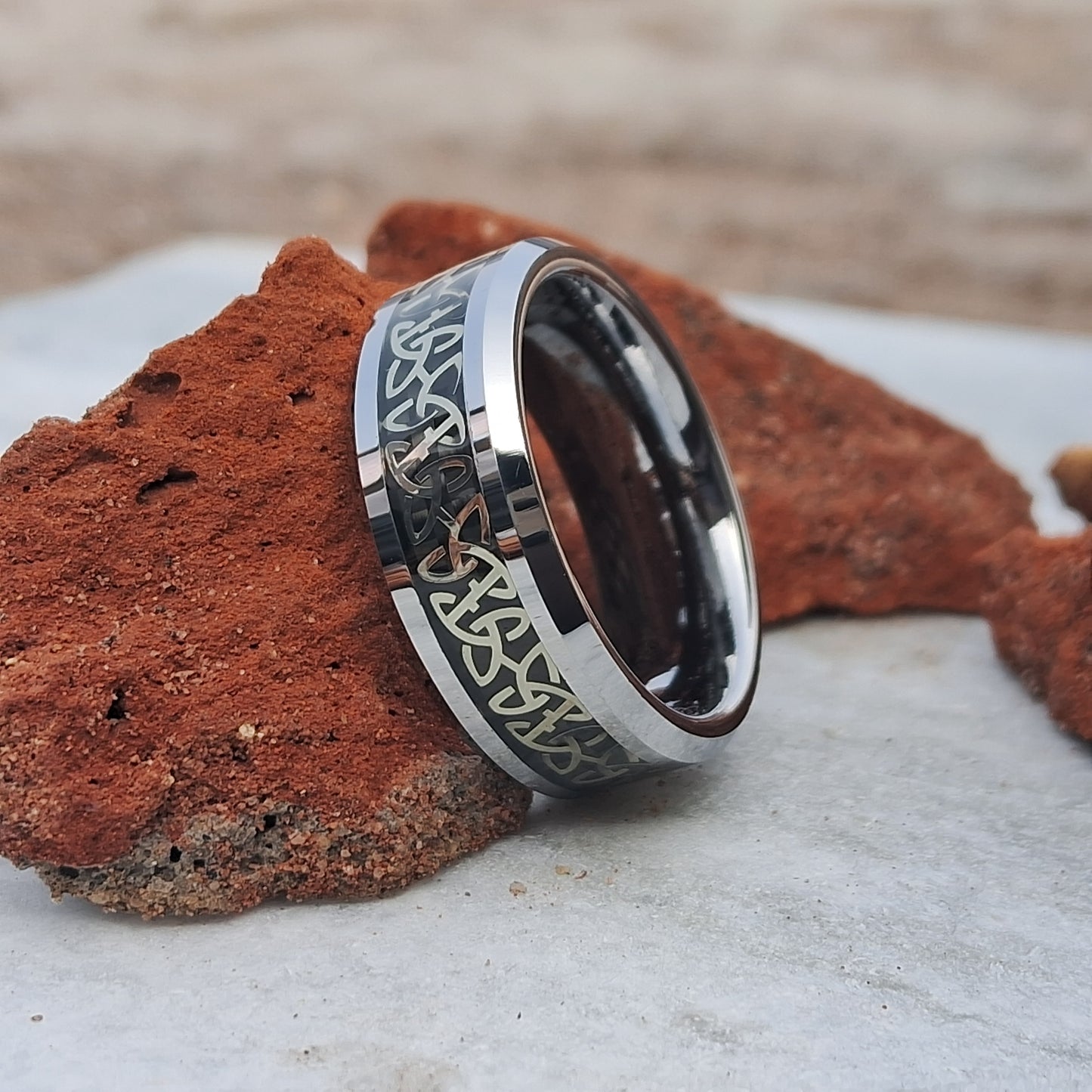 6mm Tungsten Rings for Men & Women – Silver Beveled Edge with Celtic Knot Design and Black Carbon Fiber Inlay. Durable and Stylish