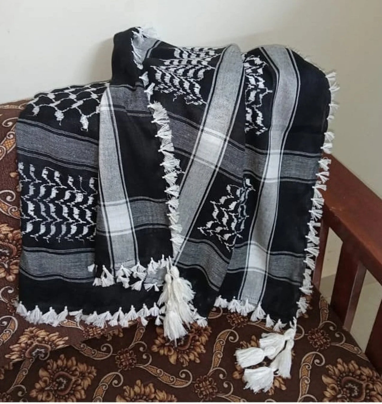 Palestine Keffiyeh Kufiya Scarf (48*48)- Free Palestine Traditional Shemagh with Tassels Arafat Hatta Arab Style Headscarf for Men and Women
