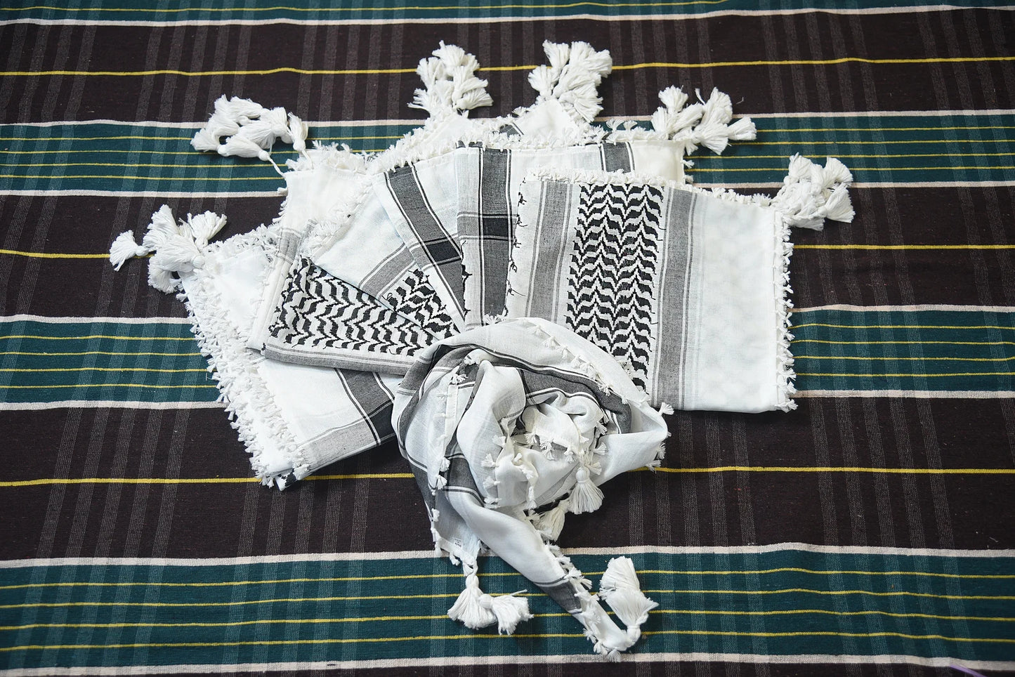 Palestine Keffiyeh Kufiya Scarf (48*48)- Free Palestine Traditional Shemagh with Tassels Arafat Hatta Arab Style Headscarf for Men and Women