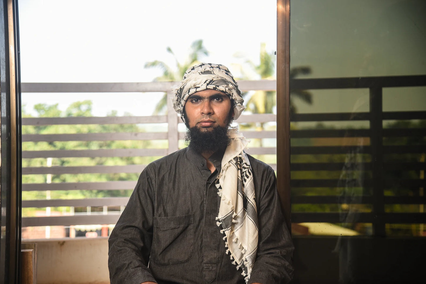 Palestine Keffiyeh Kufiya Scarf (48*48)- Free Palestine Traditional Shemagh with Tassels Arafat Hatta Arab Style Headscarf for Men and Women