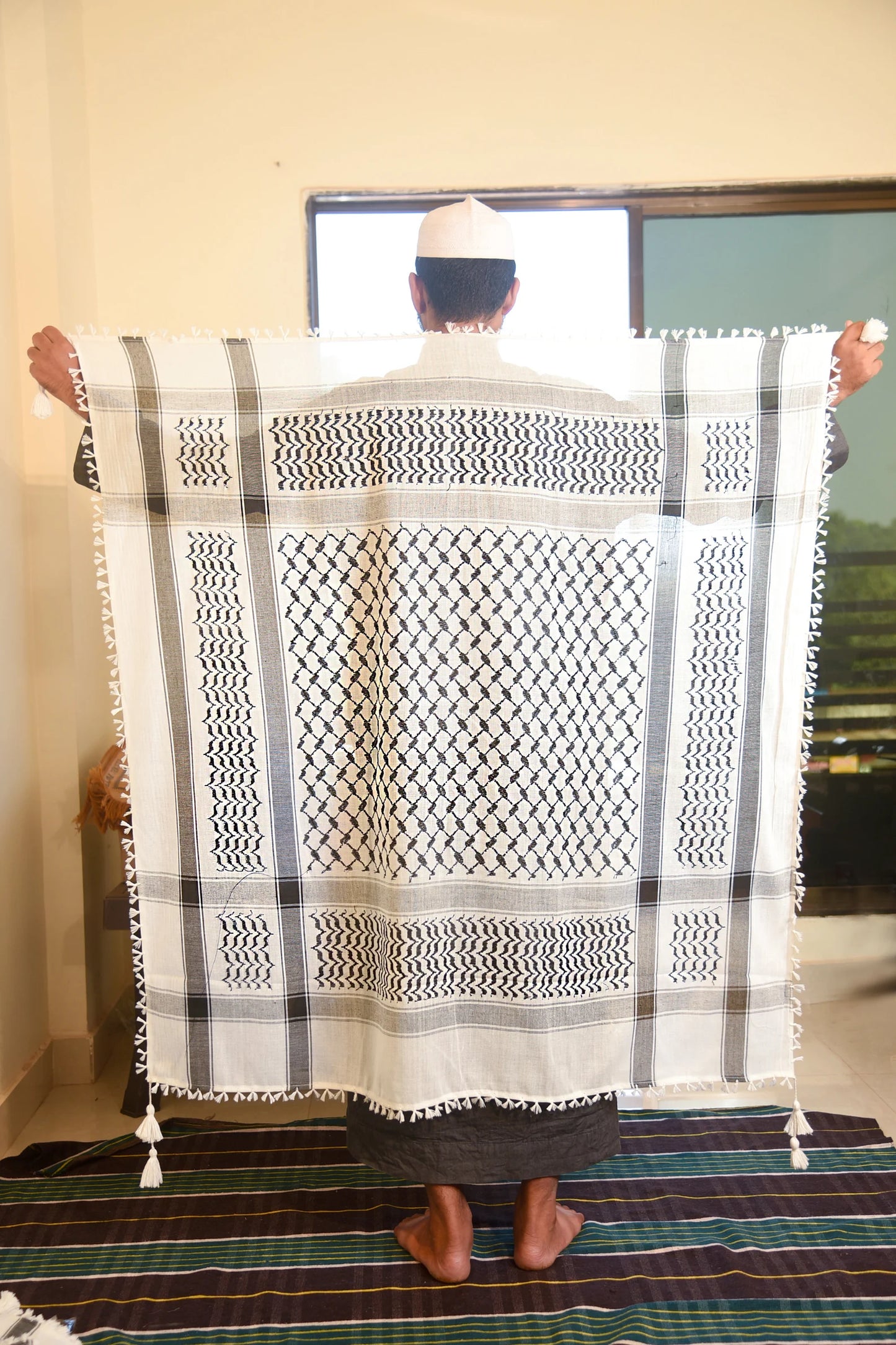 Palestine Keffiyeh Kufiya Scarf (48*48)- Free Palestine Traditional Shemagh with Tassels Arafat Hatta Arab Style Headscarf for Men and Women