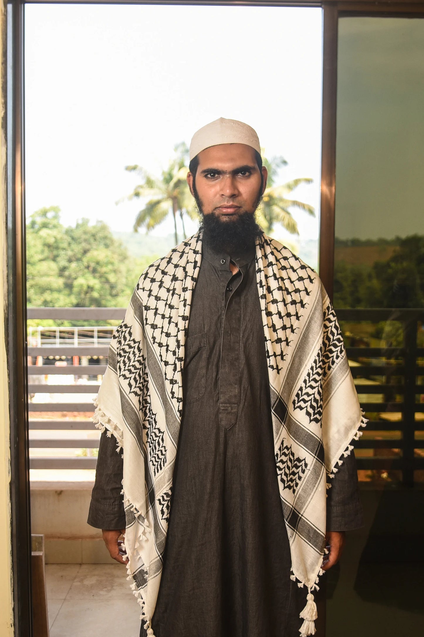 Palestine Keffiyeh Kufiya Scarf (48*48)- Free Palestine Traditional Shemagh with Tassels Arafat Hatta Arab Style Headscarf for Men and Women