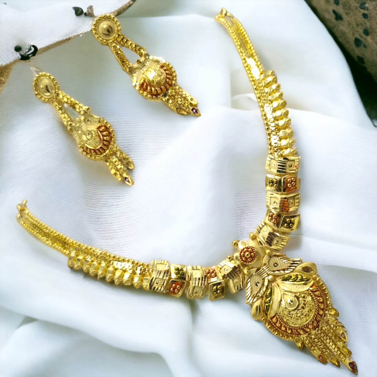 Elegant Gold- Plated Necklace with Matching Earrings Jewellery set